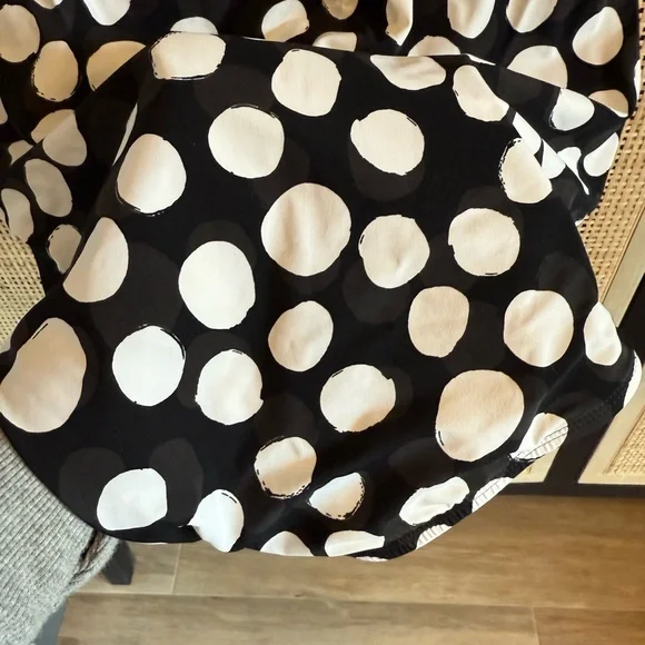 LA BLANCA one-piece swimming suit. Black and white polka dot. - Picture 5 of 13